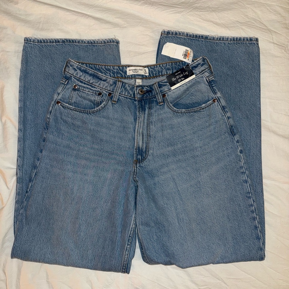 Abercrombie & Fitch The Wide Leg Mid Rise Curve Love jeans new with tags